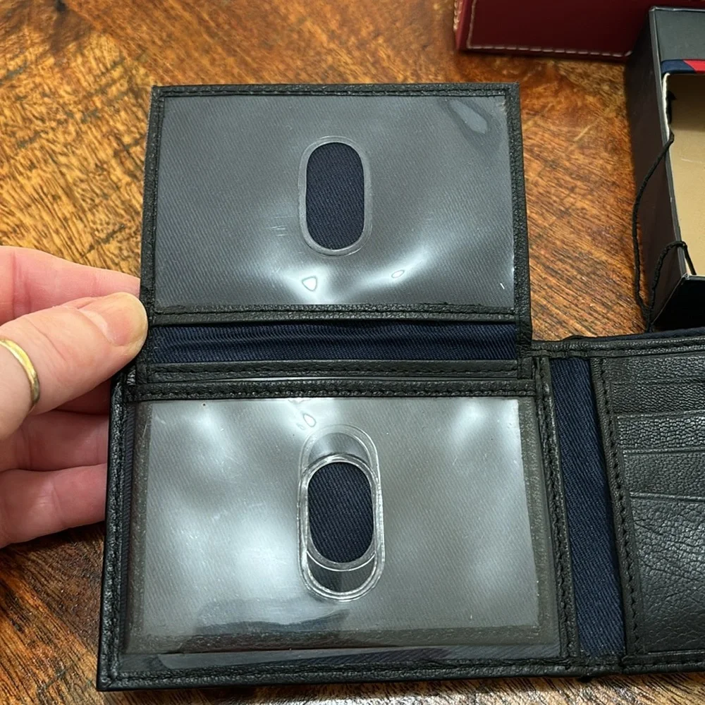 NIB Tommy Hilfiger Passcase & Valet Wallet Men's Bifold Black Genuine Leather